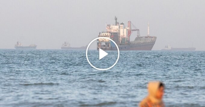 27mideast-new-strikes-iran-vbwc-facebookJumbo.jpg