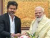 O que Vijay está fazendo em Nova Delhi?