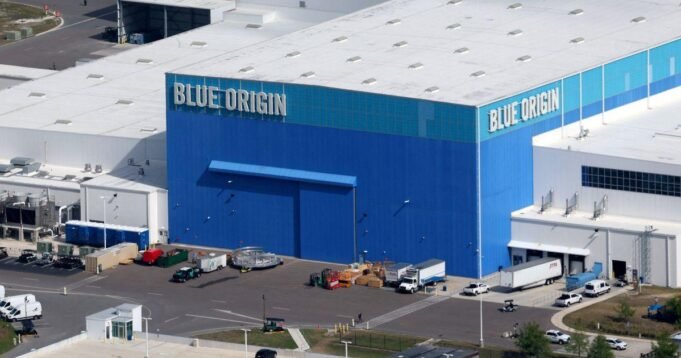 29blue-origin-rocket-explodes.jpg