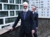 David Letterman e Stephen Colbert jogam fora móveis da CBS no ‘Late Show’