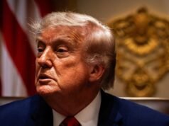 Donald Trump diz que tomará uma decisão em breve sobre o acordo com o Irã e pede a reabertura do Estreito de Ormuz