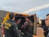 Caminhoneiro bêbado mata mulher, arrasta motocicleta por 5 km e foge