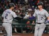 Rockies 1B TJ Rumfield deixa o jogo com uma contusão na mão direita após ser atingido por um arremesso