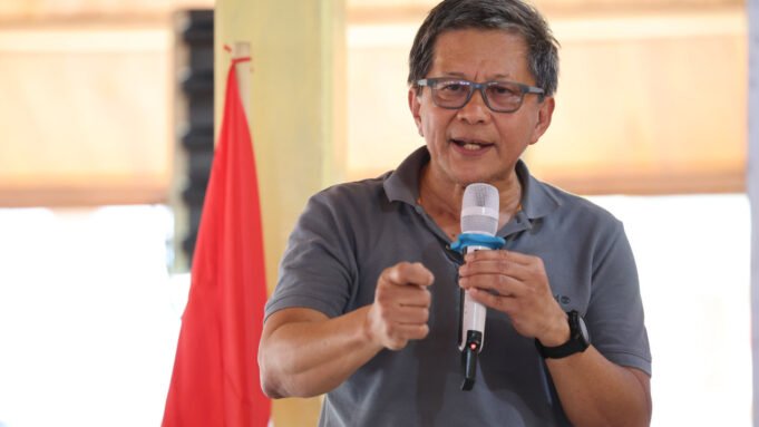 66bf65777b1f0-rocky-gerung-puji-senyum-megawati-sangat-tegar-meski-diintimidasi_1265_711.jpg
