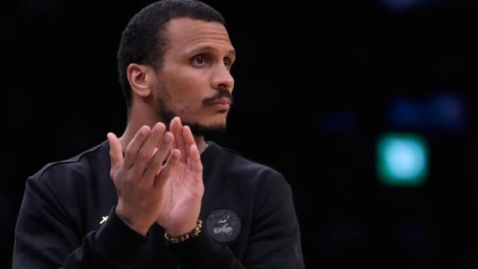 76ers_Celtics_Basketball_437_9.jpg