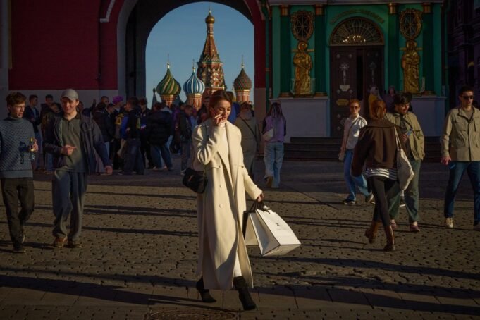 APTOPIX_Russia_Daily_Life_63712.jpg
