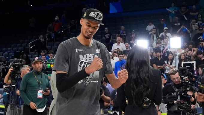 APTOPIX_Spurs_Thunder_Basketball_62484.jpg