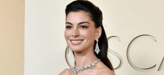 Anne-Hathaway-2-1-scaled-e1776712869632.jpg