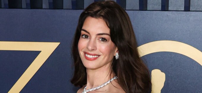 Anne-Hathaway-3.jpg