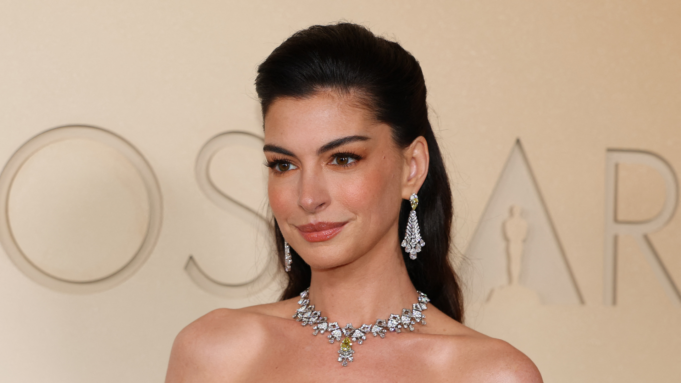 Anne-Hathaway.png