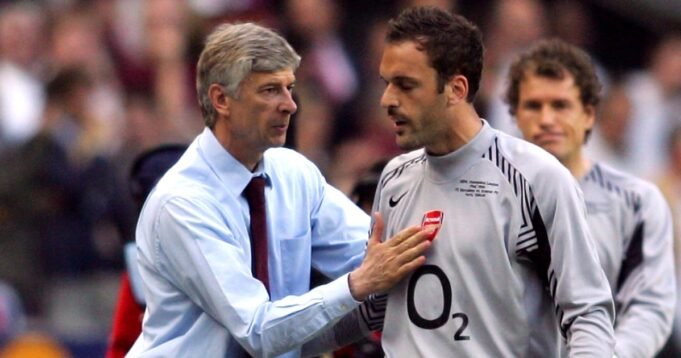 Arsene-Wenger-Manuel-Almunia-2006.jpg