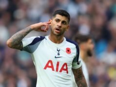 Neville criticou o Tottenham após retornar à Argentina, dizendo que “todo mundo sabe” quais são os planos de Romero.