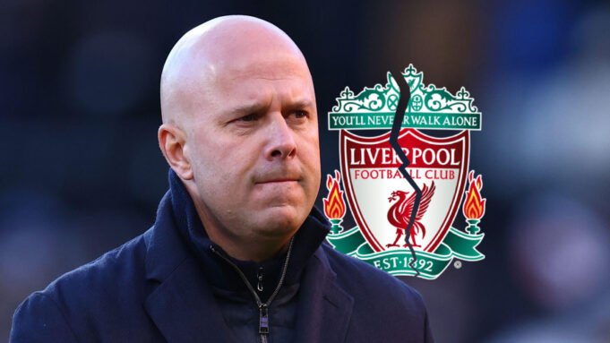 F365-Arne-Slot-with-Cracked-Liverpool-badge-1-1.jpg