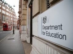 Funcionários do Departamento de Educação podem entrar em greve por perderem seus empregos poucos dias após o estranho vídeo de Gemma Collins