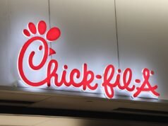 Franqueado Chick-fil-A enfrenta processo federal por se recusar a acomodar as crenças religiosas dos funcionários