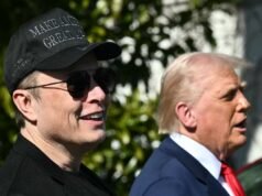 Elon Musk e Tim Cook acompanham o presidente em viagem à China, dentro da comitiva bilionária de Trump em Pequim