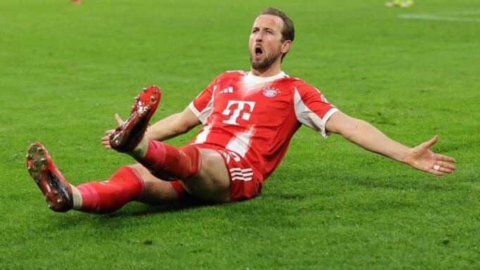 Harry-Kane-celebrates-another-Bayern-goal.jpg