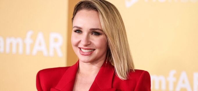 Hayden-Panettiere-3-scaled-e1778091382977.jpg