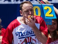 O comedor competitivo Joey Chestnut retornará a Coney Island após drama de prisão