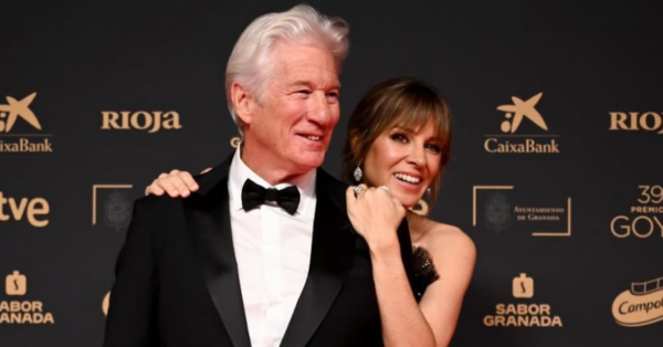 Las-fotos-mas-intimas-de-Richard-Gere-y-Alejandra-Silva-por-sus-8-anos-de-casados-Te-volveria-a-elegir-DESTACADA-600x314.png