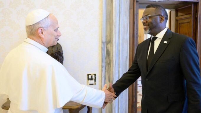 Pope_Leo_Brandon_Johnson.jpeg