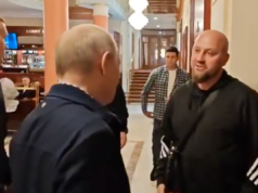 Vladimir Putin ‘vestido para se encontrar com o público’ em vídeo bizarro