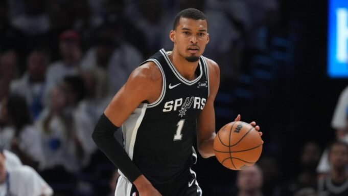 Spurs_Thunder_Basketball_17166.jpg