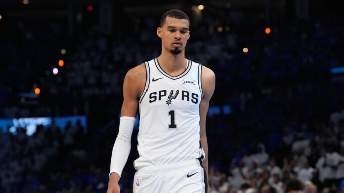 Spurs_Thunder_Basketball_42374.jpg