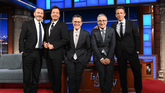 Colbert, Kimmel, Fallon, Meyers e Oliver se reúnem para Strike Force Five