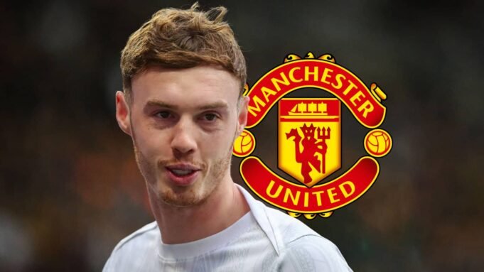 TT-Cole-Palmer-smiling-with-Man-utd-badge-1-1-11.jpg