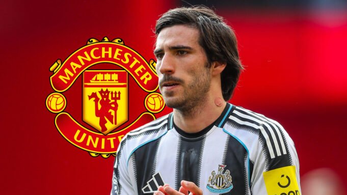 TT-Sandro-Tonali-with-Man-utd-badge-1-1.jpg