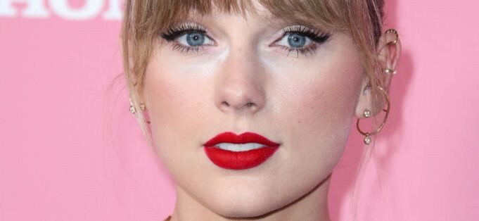 Taylor-Swift-25-meg-1300.jpg