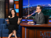 Stephen Colbert beija Pedro Pascal e Julia Louis-Dreyfus