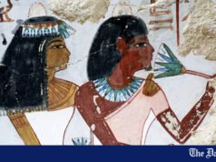 Artefatos da tumba de Tutancâmon em exposição em Luxor