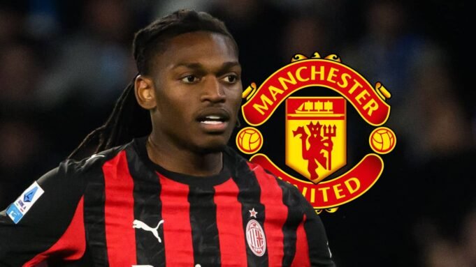 ac-milan-forward-rafael-leao-man-utd-badge.jpg