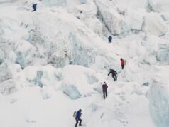 Recorde do Monte Everest: 274 pessoas escalaram o lado nepalês do pico mais alto do mundo em um único dia