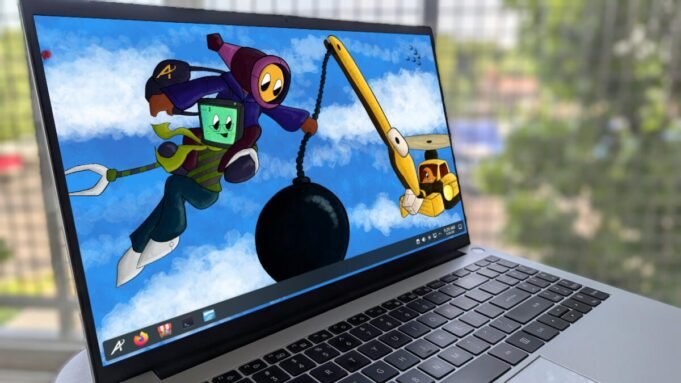 auroraherolaptop.jpg