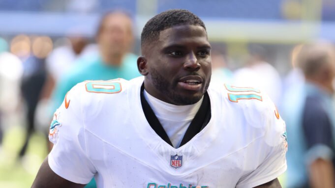 chiefs-bring-back-tyreek-hill-under-one-condition.jpg