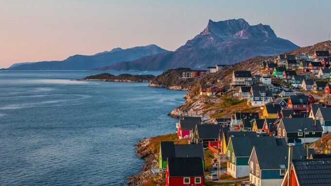 colorful-houses-west-coast-greenland.jpg