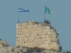 Tropas israelenses tomam o histórico Castelo de Beaufort à medida que a invasão terrestre se expande no sul do Líbano
