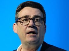 Burnham muda-se para Starmer depois que MP renuncia para desafiar o PM