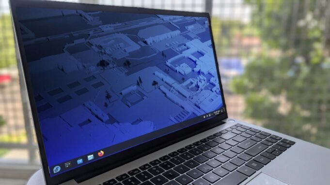 fedorakdelaptop.jpg