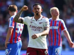 Nomeie todos os jogadores para ganhar 5 ou mais títulos.