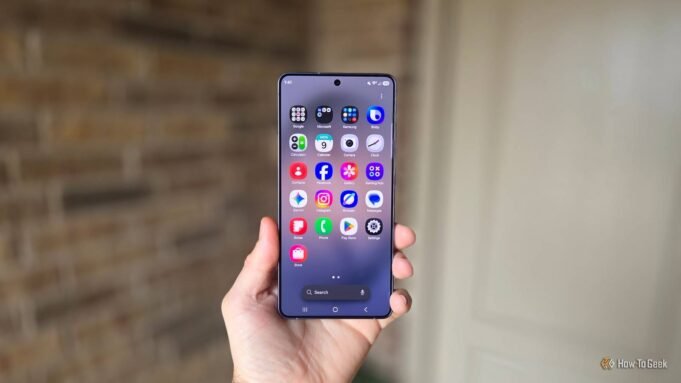 galaxy-s26-ultra-app-tray-blurry.jpg