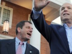 Doug McCain, filho de John McCain, falece aos 66 anos