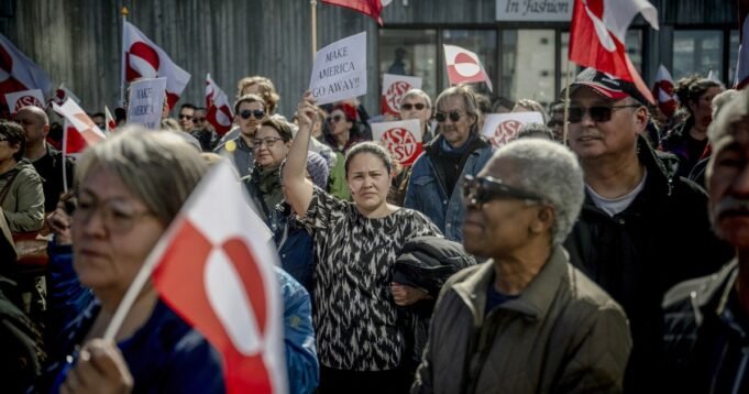 greenland_protest-262qku.jpg