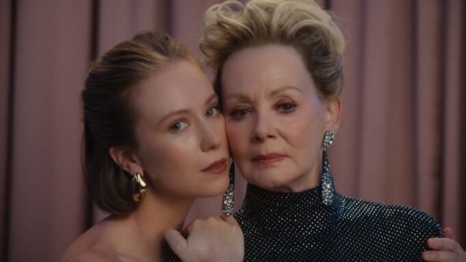 hannah-einbinder-jean-smart.jpeg