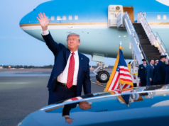 CEO da Nvidia embarca no Air Force One durante a visita de Trump à China