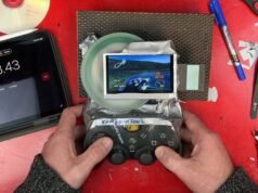 Este portátil PS2 selvagem tem uma unidade de disco em forma de serra – e meio que funciona