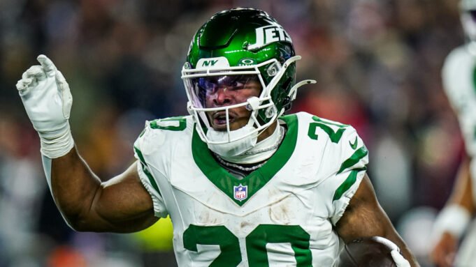 jets-hall-makes-big-prediction-signing-big-money.jpg
